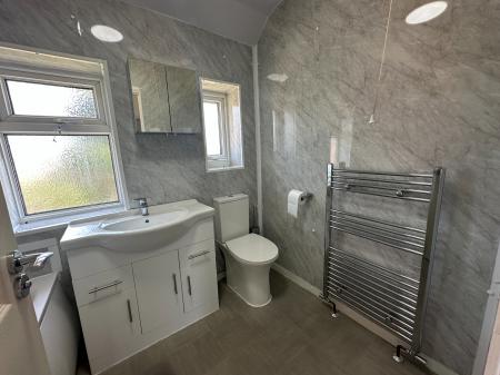 3 bedroom Semi-detached house to let in Southall Road, Wednesfield, WV11