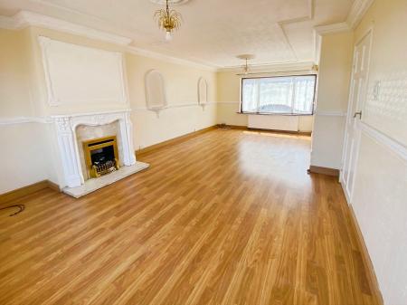 3 bedroom Semi-detached house to let in Vaughan Road, Willenhall, WV13