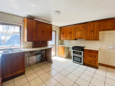 3 bedroom Semi-detached house to let in Vaughan Road, Willenhall, WV13