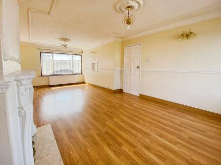 3 bedroom Semi-detached house to let in Vaughan Road, Willenhall, WV13
