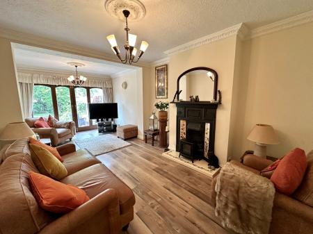 3 bedroom Semi-detached house for sale in Wimborne Road, Fallings Park, Wolverhampton, WV10