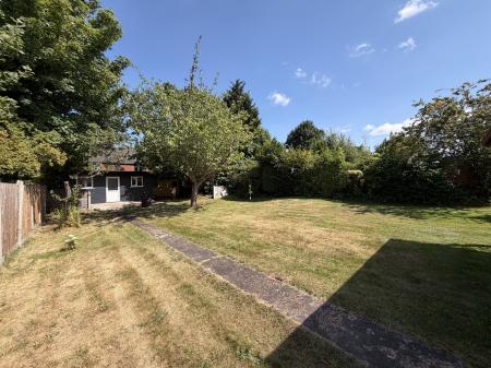 4 bedroom Bungalow to let in Stafford Road, Wolverhampton, WV10