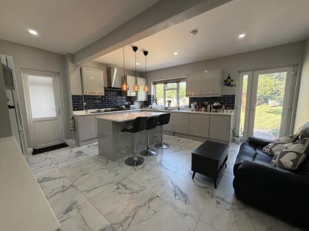 4 bedroom Bungalow to let in Stafford Road, Wolverhampton, WV10