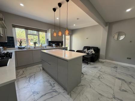 4 bedroom Bungalow to let in Stafford Road, Wolverhampton, WV10