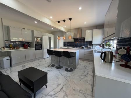 4 bedroom Bungalow to let in Stafford Road, Wolverhampton, WV10