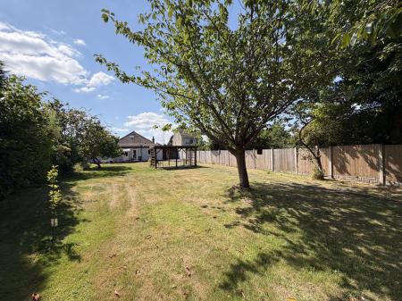 4 bedroom Bungalow to let in Stafford Road, Wolverhampton, WV10