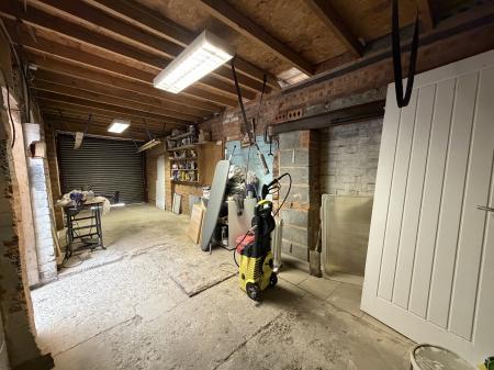 4 bedroom Bungalow to let in Stafford Road, Wolverhampton, WV10