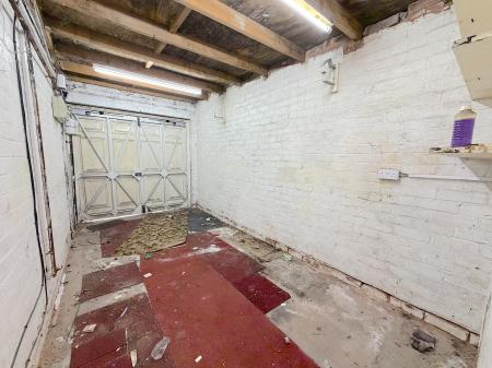 3 bedroom Semi-detached house for sale in Roderick Drive, Wednesfield, Wolverhampton, WV11