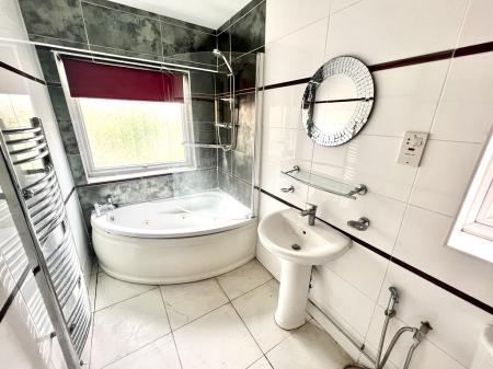 3 bedroom Detached house to let in Finchfield Hill, Finchfield, Wolverhampton, WV3