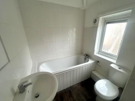 3 bedroom Semi-detached house to let in Garden Walk, Bilston, WV14