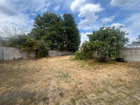 3 bedroom Semi-detached house to let in Garden Walk, Bilston, WV14