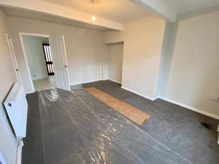 3 bedroom Semi-detached house to let in Garden Walk, Bilston, WV14