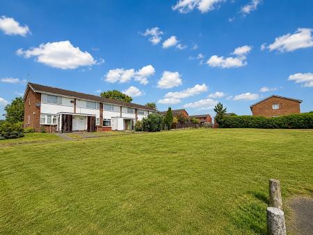 1 bedroom Maisonette for sale in Birch Coppice Gardens, Willenhall, Wolverhampton, WV12