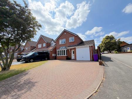 3 bedroom Detached house for sale in Halecroft Avenue, Wednesfield, Wolverhampton, WV11