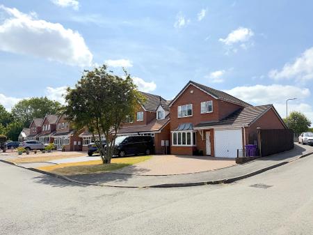 3 bedroom Detached house for sale in Halecroft Avenue, Wednesfield, Wolverhampton, WV11