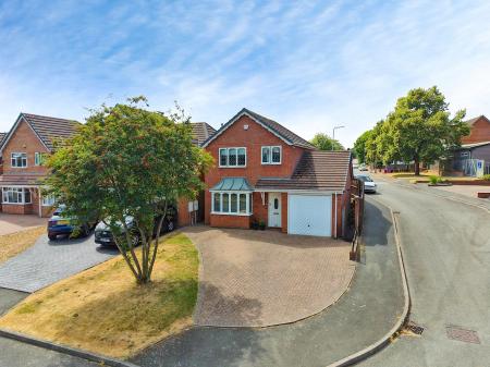 3 bedroom Detached house for sale in Halecroft Avenue, Wednesfield, Wolverhampton, WV11
