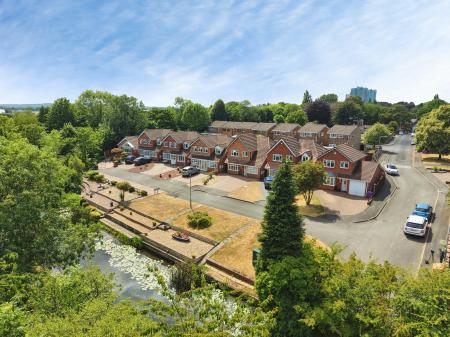 3 bedroom Detached house for sale in Halecroft Avenue, Wednesfield, Wolverhampton, WV11
