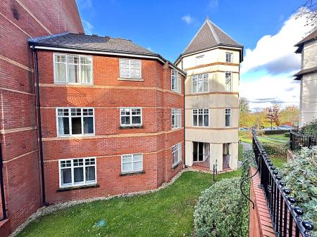 2 bedroom Apartment to let in Pennant Court, Penn Road, Penn, Wolverhampton, WV3