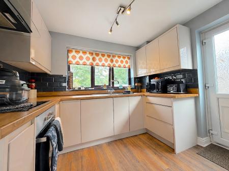 3 bedroom Semi-detached house for sale in Rosalind Grove, Wednesfield, Wolverhampton, WV11