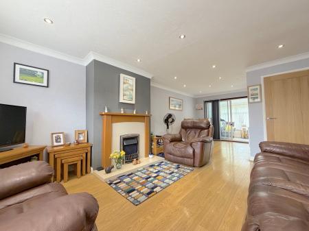 3 bedroom Semi-detached house for sale in Rosalind Grove, Wednesfield, Wolverhampton, WV11