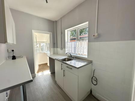 3 bedroom Semi-detached house for sale in Birmingham New Road, Wolverhampton, WV4