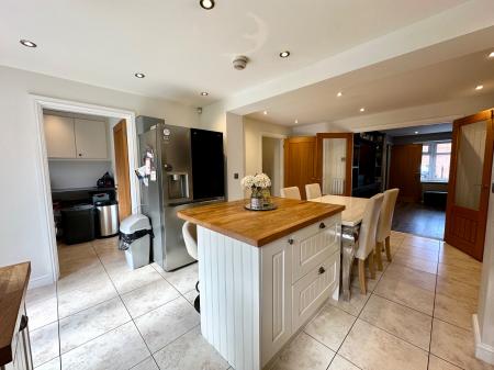 4 bedroom Semi-detached house for sale in Hawkswell Drive, Willenhall, Wolverhampton, WV13