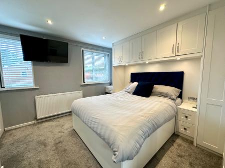 4 bedroom Semi-detached house for sale in Hawkswell Drive, Willenhall, Wolverhampton, WV13