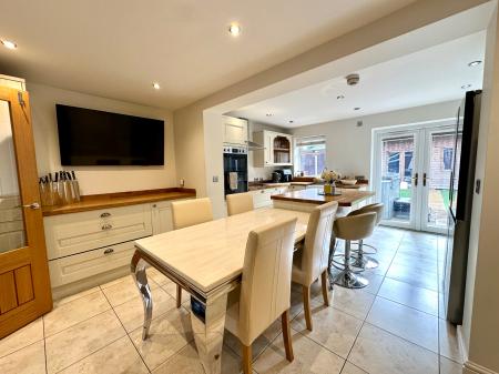 4 bedroom Semi-detached house for sale in Hawkswell Drive, Willenhall, Wolverhampton, WV13