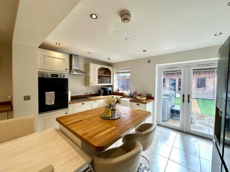 4 bedroom Semi-detached house for sale in Hawkswell Drive, Willenhall, Wolverhampton, WV13