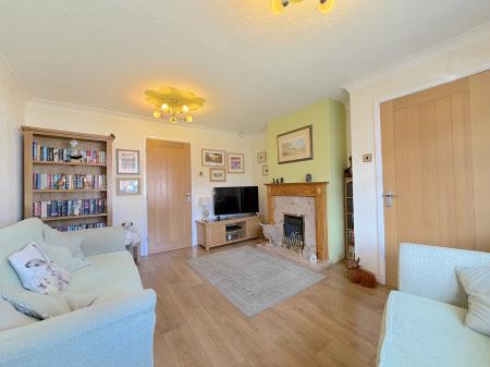 4 bedroom Semi-detached house for sale in Peach Road, Willenhall, Wolverhampton, WV12