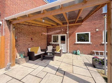 4 bedroom Semi-detached house for sale in Peach Road, Willenhall, Wolverhampton, WV12
