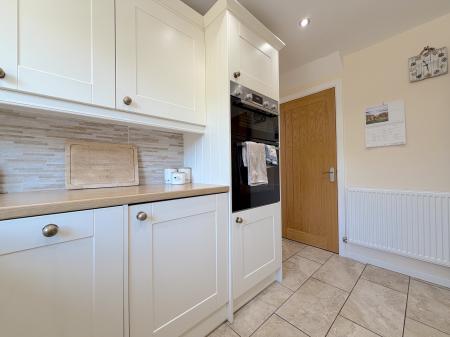 4 bedroom Semi-detached house for sale in Peach Road, Willenhall, Wolverhampton, WV12