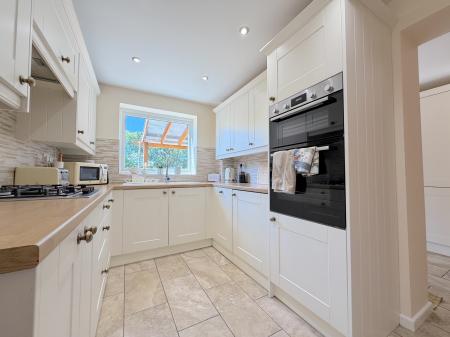 4 bedroom Semi-detached house for sale in Peach Road, Willenhall, Wolverhampton, WV12