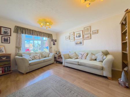 4 bedroom Semi-detached house for sale in Peach Road, Willenhall, Wolverhampton, WV12