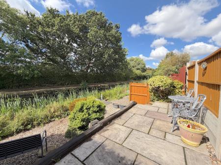4 bedroom Semi-detached house for sale in Peach Road, Willenhall, Wolverhampton, WV12