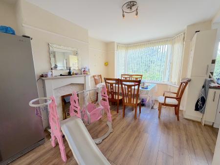 3 bedroom Semi-detached house for sale in Stourbridge Road, Russells Hall, Dudley, DY1