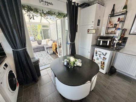 2 bedroom End of terrace house for sale in Exbury Close, Pendeford, Wolverhampton, WV9
