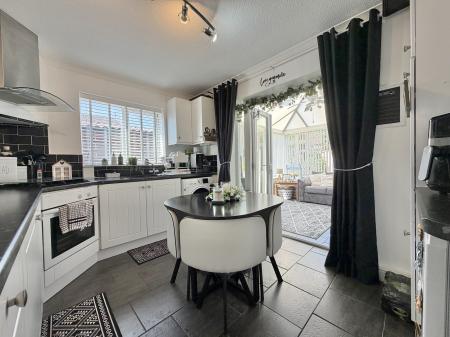 2 bedroom End of terrace house for sale in Exbury Close, Pendeford, Wolverhampton, WV9
