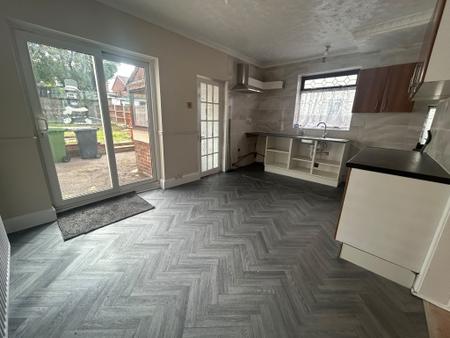 3 bedroom Semi-detached house to let in Waite Road, Willenhall, WV13