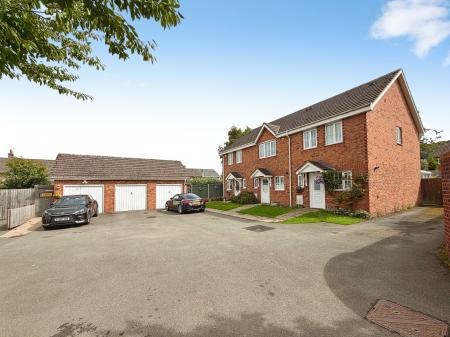 2 bedroom Terraced House to let in The Gables, Essington, WV11