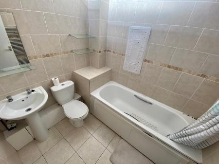 2 bedroom Flat to let in Silverton Way, Wolverhampton, WV11