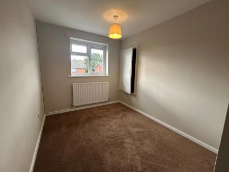 2 bedroom Flat to let in Peach Road, Willenhall, WV12
