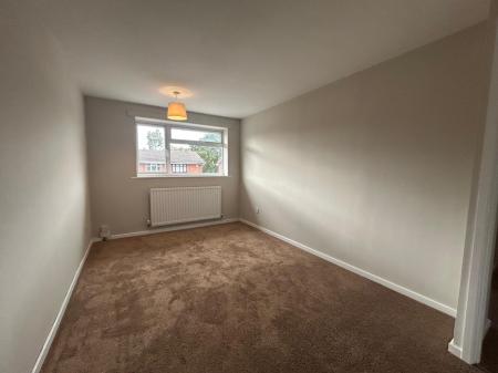 2 bedroom Flat to let in Peach Road, Willenhall, WV12