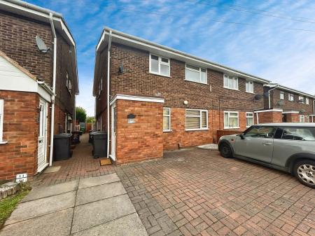 2 bedroom Flat to let in Peach Road, Willenhall, WV12