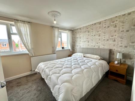 2 bedroom Semi-detached house for sale in Hawkswell Drive, Wolverhampton, WV13