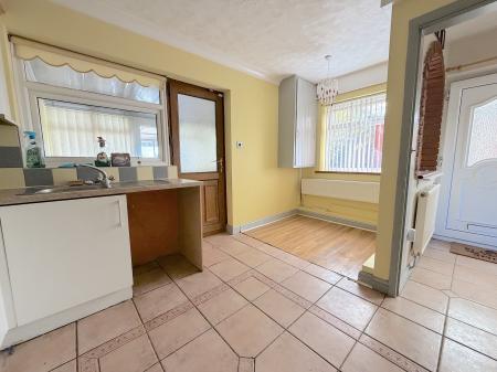2 bedroom Semi-detached house for sale in Friesland Drive, Heath Town, Wolverhampton, WV1
