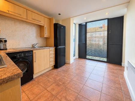 2 bedroom Flat for sale in Junction Road, Ettingshall, Wolverhampton, WV2