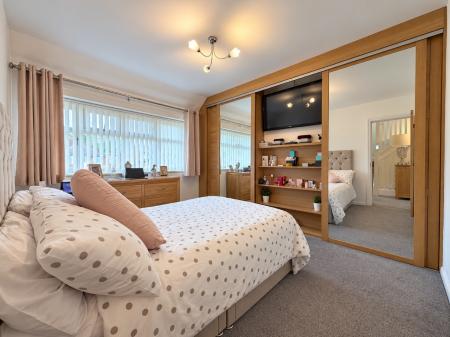 4 bedroom Semi-detached house for sale in Lower Prestwood Road, Wednesfield, Wolverhampton, WV11