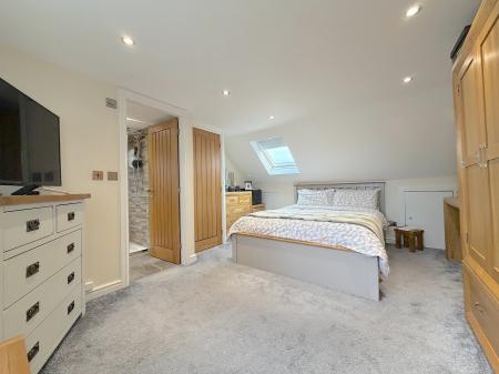 4 bedroom Semi-detached house for sale in Lower Prestwood Road, Wednesfield, Wolverhampton, WV11