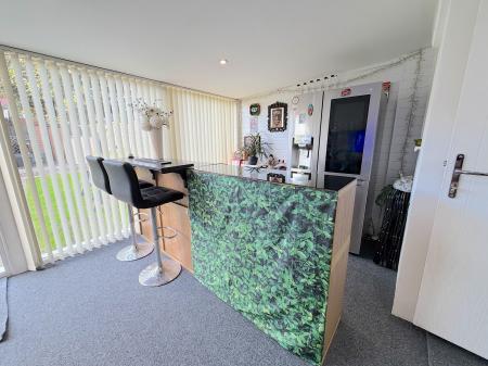 4 bedroom Semi-detached house for sale in Lower Prestwood Road, Wednesfield, Wolverhampton, WV11